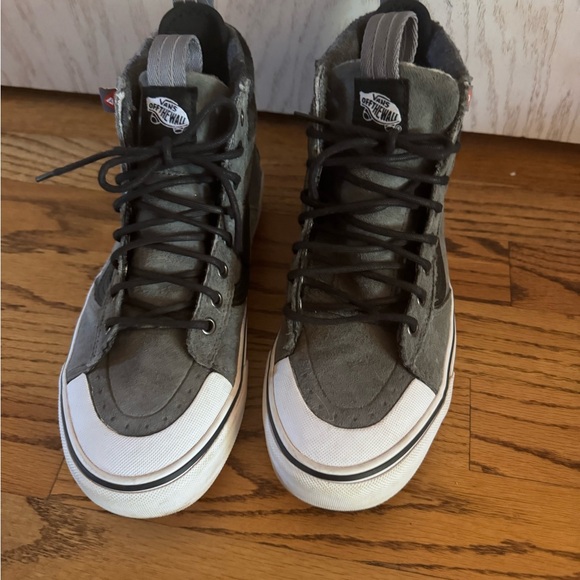 VANS sk8 high top Like New. Unisex 7 Men’s/8.5 Women’s Grey with Black 🩶🖤 - Picture 2 of 5
